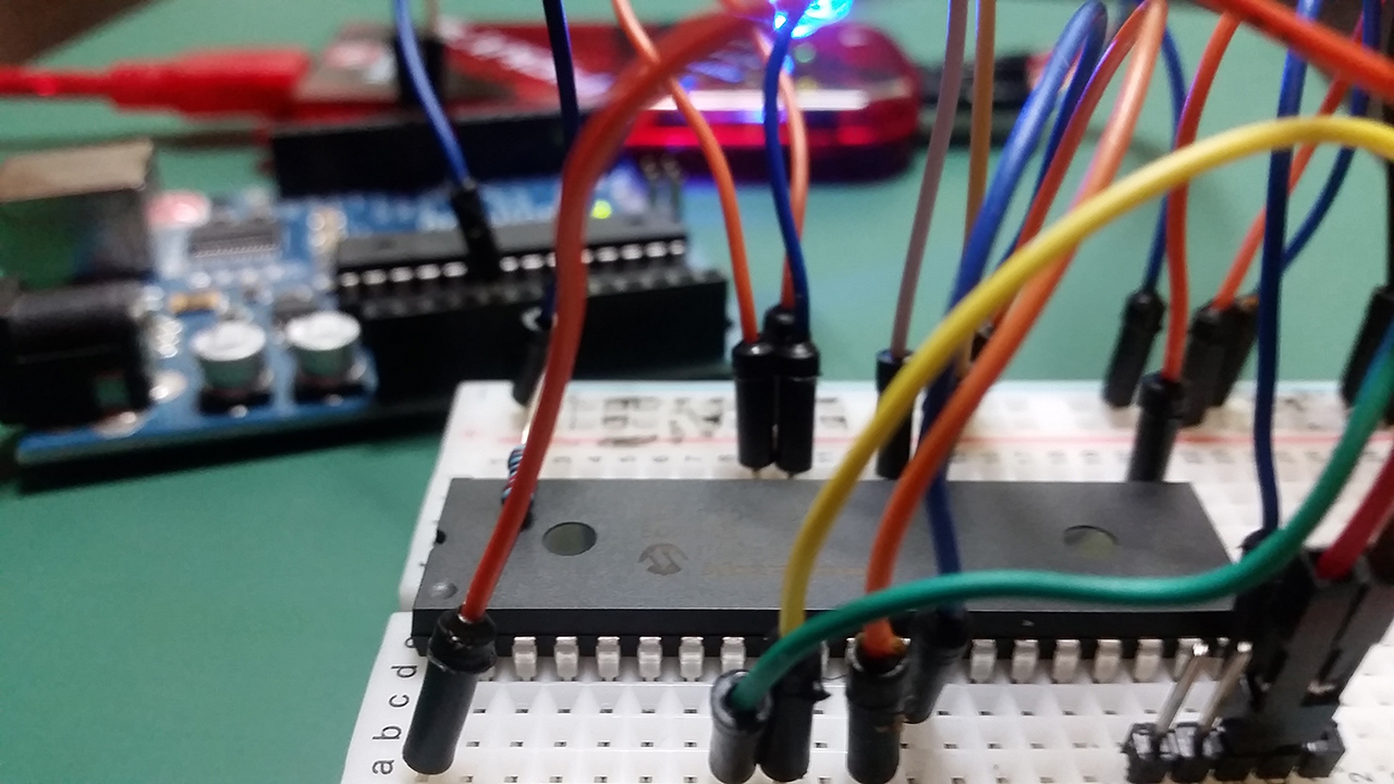 Article image for Basic Blink example for dsPIC30F4013